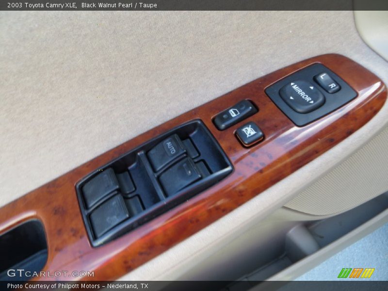 Controls of 2003 Camry XLE