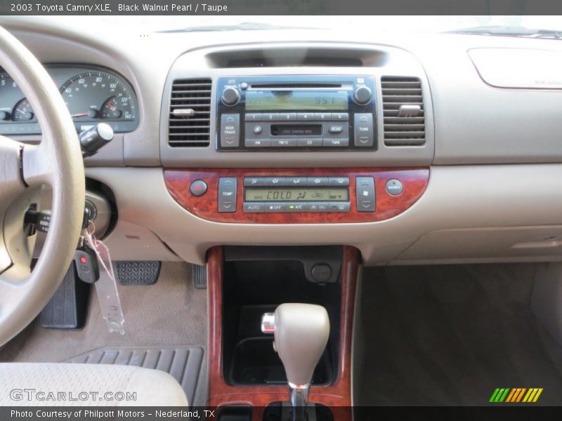 Controls of 2003 Camry XLE