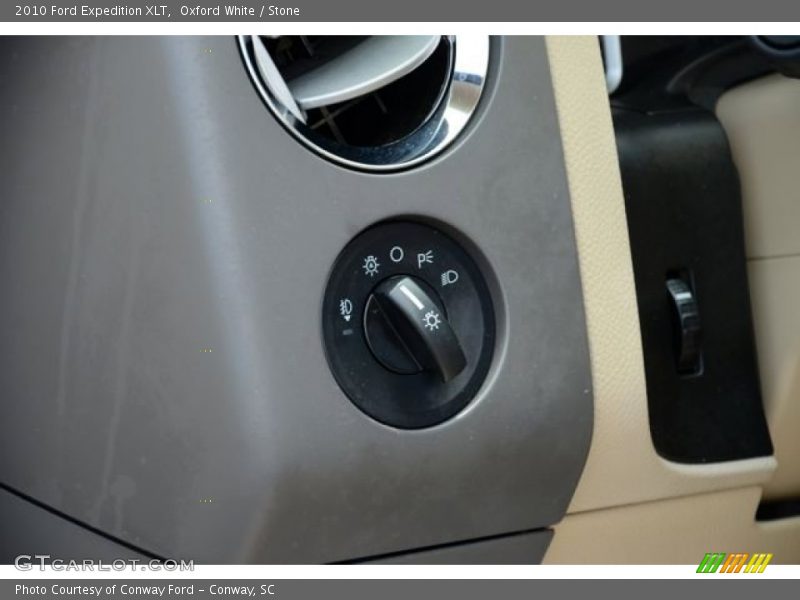 Oxford White / Stone 2010 Ford Expedition XLT