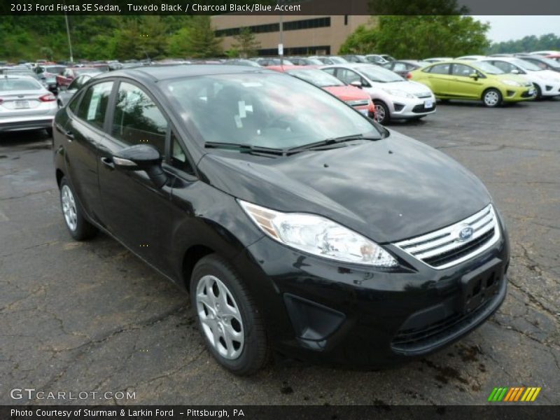 Tuxedo Black / Charcoal Black/Blue Accent 2013 Ford Fiesta SE Sedan