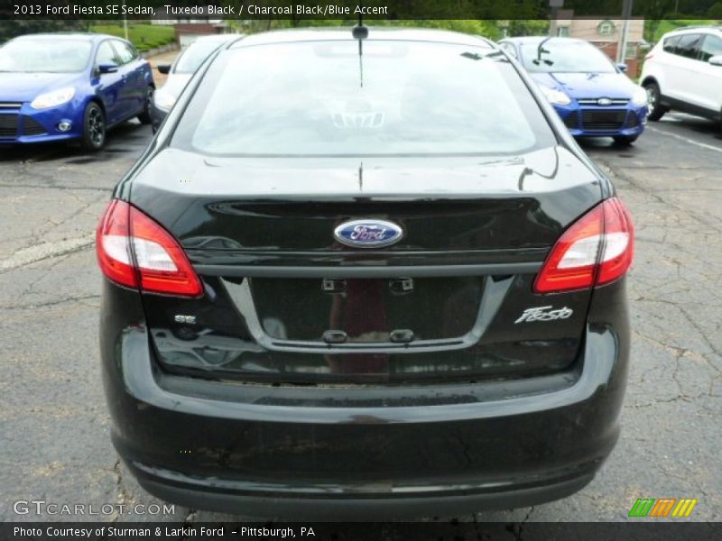 Tuxedo Black / Charcoal Black/Blue Accent 2013 Ford Fiesta SE Sedan