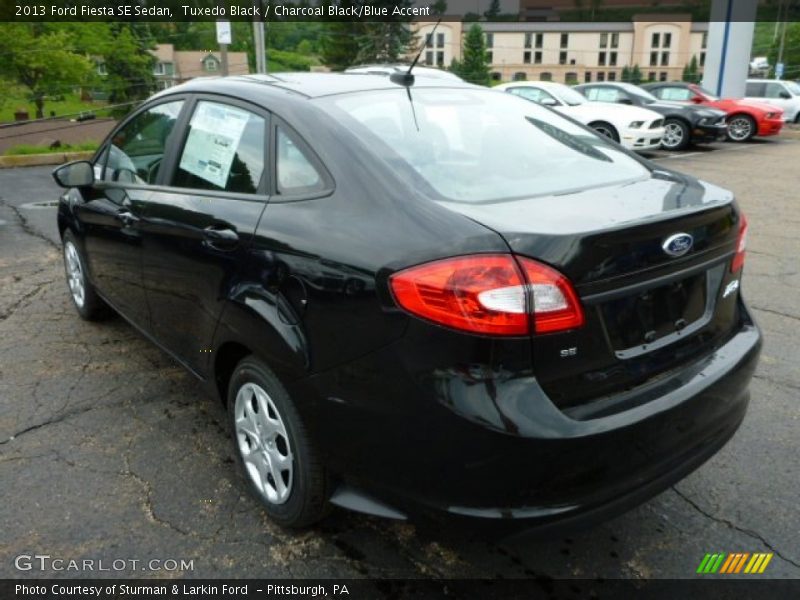 Tuxedo Black / Charcoal Black/Blue Accent 2013 Ford Fiesta SE Sedan