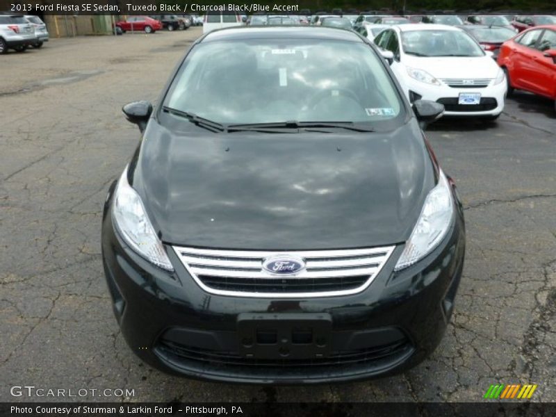 Tuxedo Black / Charcoal Black/Blue Accent 2013 Ford Fiesta SE Sedan