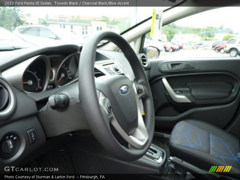 Tuxedo Black / Charcoal Black/Blue Accent 2013 Ford Fiesta SE Sedan