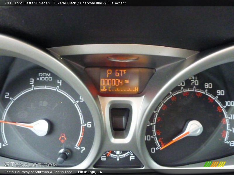 Tuxedo Black / Charcoal Black/Blue Accent 2013 Ford Fiesta SE Sedan