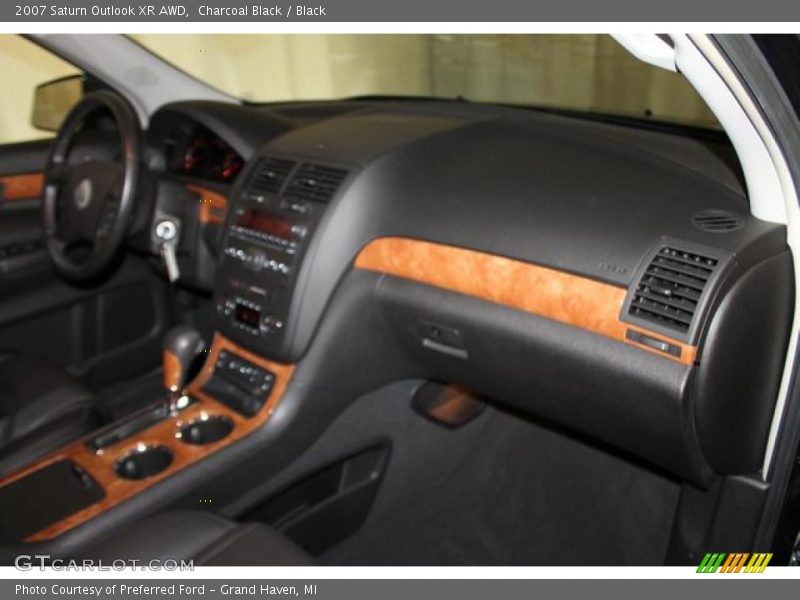 Charcoal Black / Black 2007 Saturn Outlook XR AWD