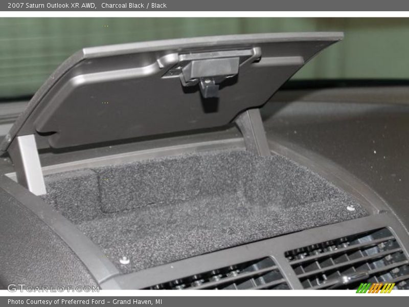 Charcoal Black / Black 2007 Saturn Outlook XR AWD