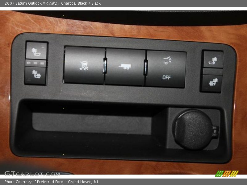 Charcoal Black / Black 2007 Saturn Outlook XR AWD