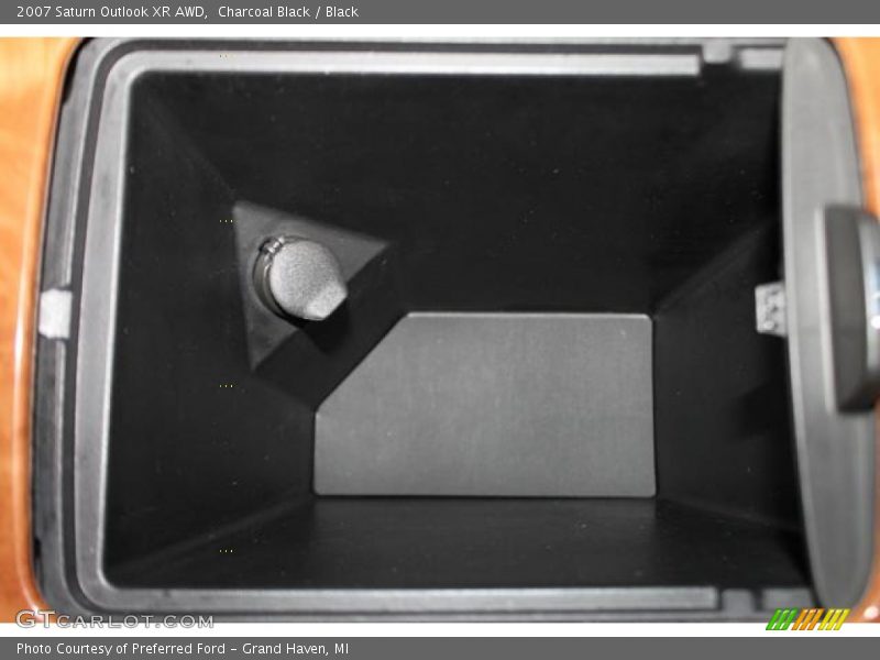 Charcoal Black / Black 2007 Saturn Outlook XR AWD