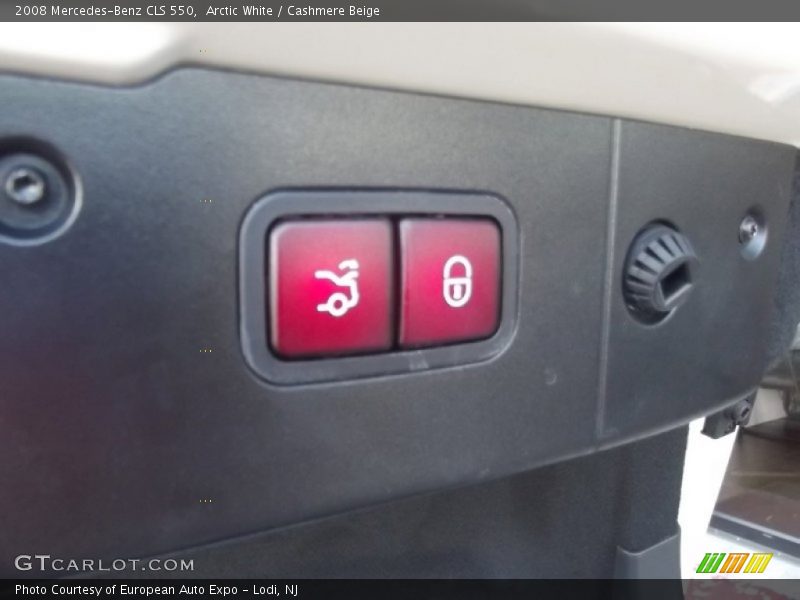 Arctic White / Cashmere Beige 2008 Mercedes-Benz CLS 550