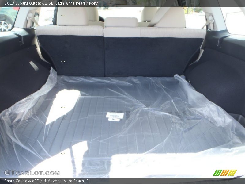 Satin White Pearl / Ivory 2013 Subaru Outback 2.5i