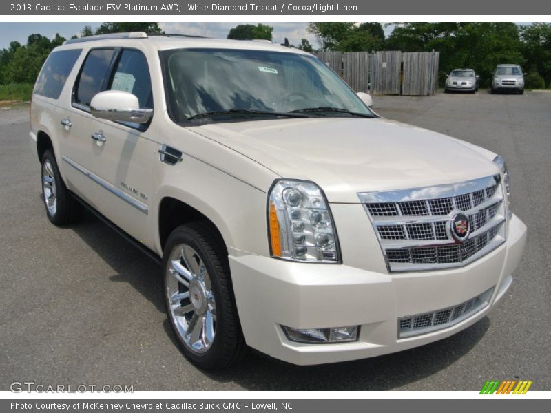 Front 3/4 View of 2013 Escalade ESV Platinum AWD