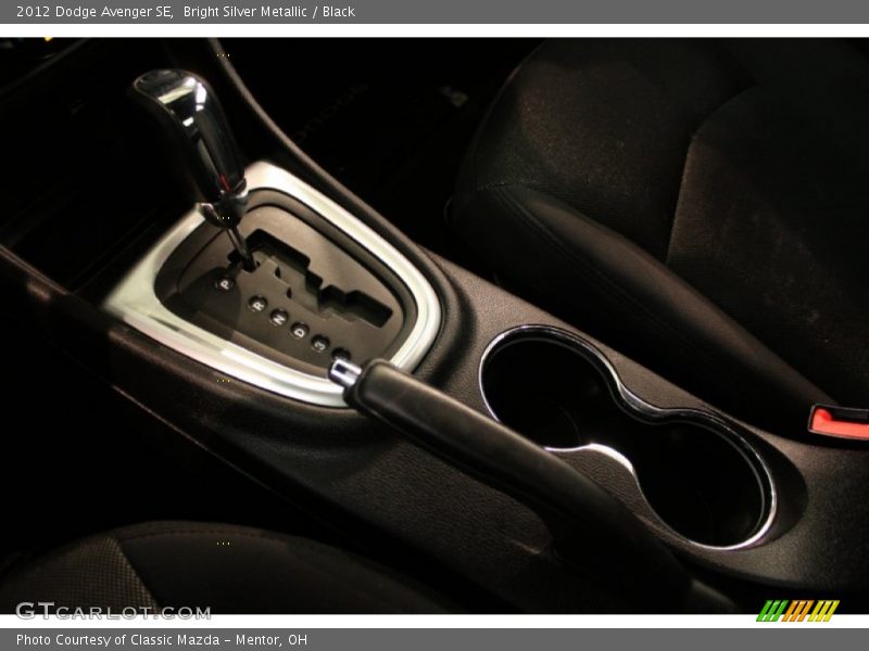 Bright Silver Metallic / Black 2012 Dodge Avenger SE
