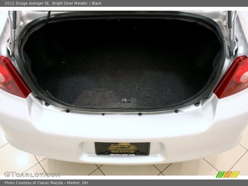 Bright Silver Metallic / Black 2012 Dodge Avenger SE