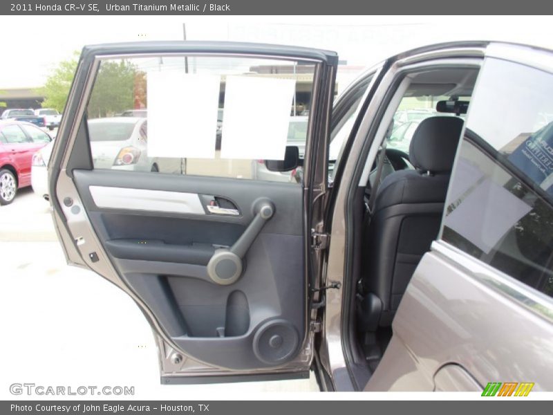 Urban Titanium Metallic / Black 2011 Honda CR-V SE