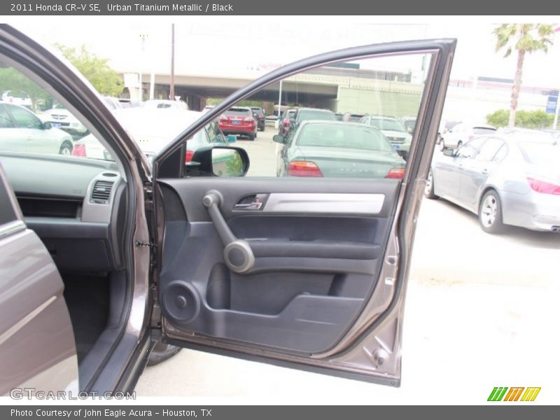 Urban Titanium Metallic / Black 2011 Honda CR-V SE