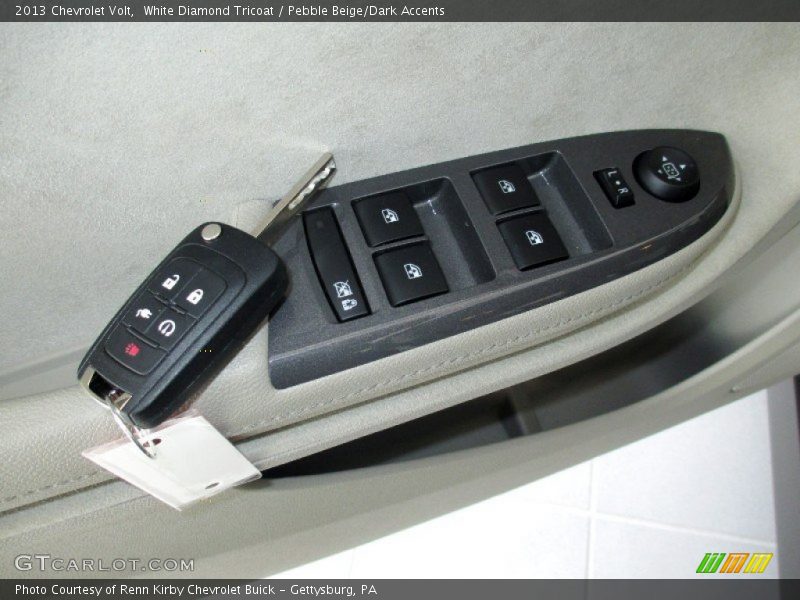 White Diamond Tricoat / Pebble Beige/Dark Accents 2013 Chevrolet Volt