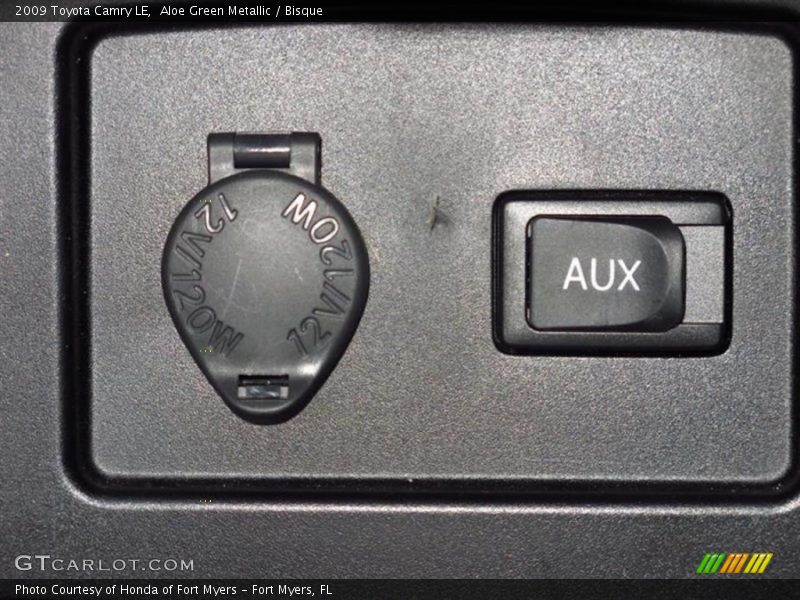 Aloe Green Metallic / Bisque 2009 Toyota Camry LE