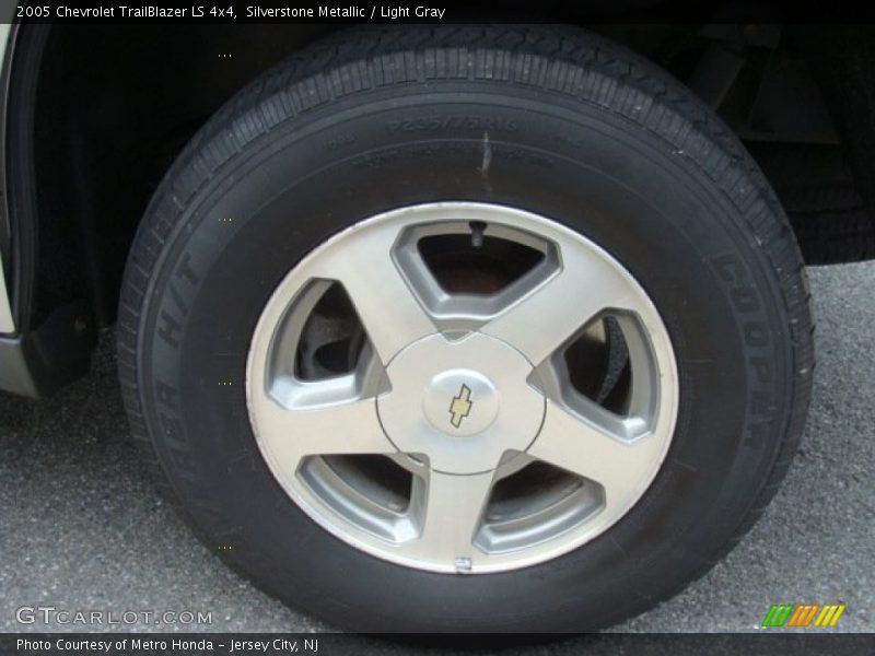 Silverstone Metallic / Light Gray 2005 Chevrolet TrailBlazer LS 4x4