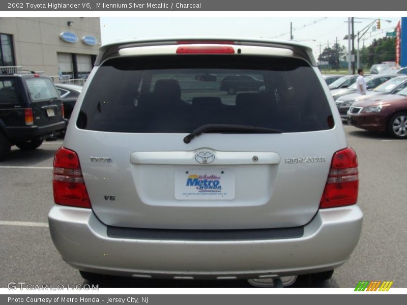 Millennium Silver Metallic / Charcoal 2002 Toyota Highlander V6