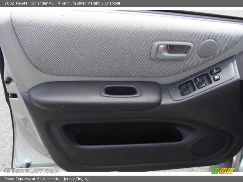 Millennium Silver Metallic / Charcoal 2002 Toyota Highlander V6