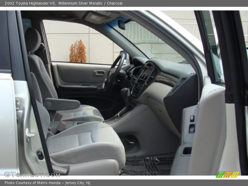 Millennium Silver Metallic / Charcoal 2002 Toyota Highlander V6