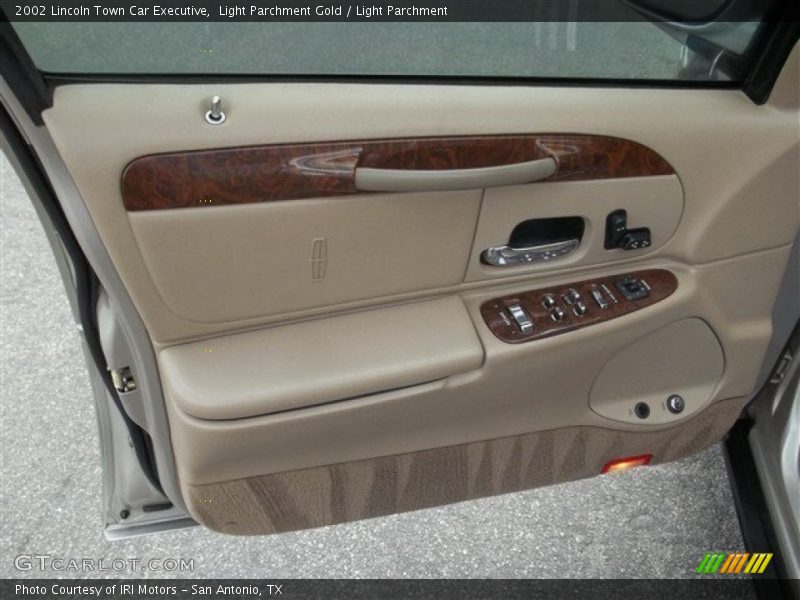 Light Parchment Gold / Light Parchment 2002 Lincoln Town Car Executive