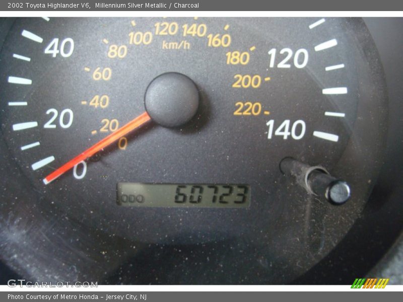 Millennium Silver Metallic / Charcoal 2002 Toyota Highlander V6