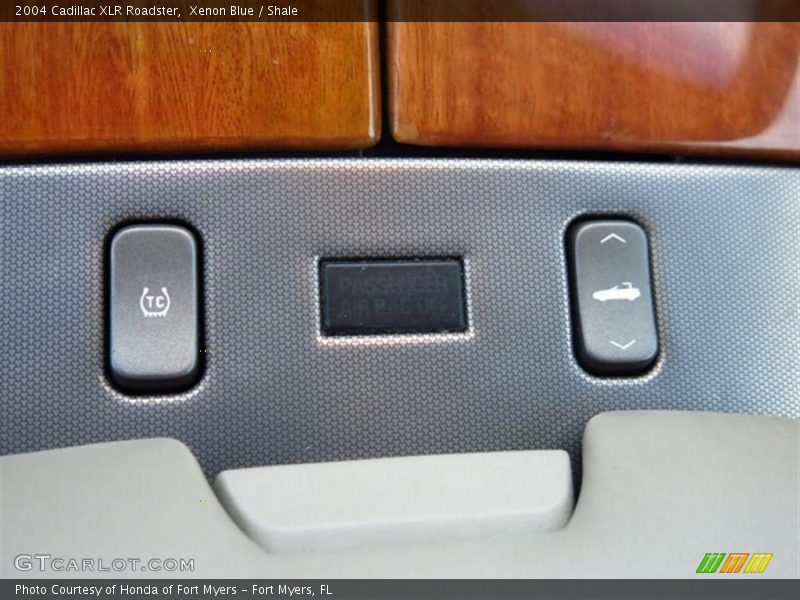 Controls of 2004 XLR Roadster