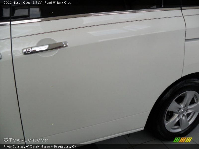 Pearl White / Gray 2011 Nissan Quest 3.5 SV
