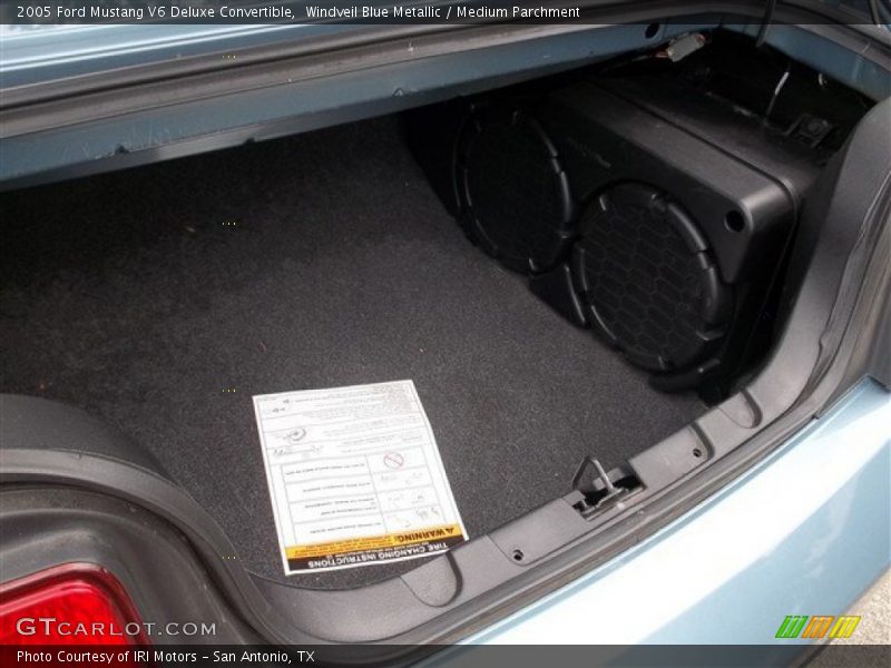  2005 Mustang V6 Deluxe Convertible Trunk