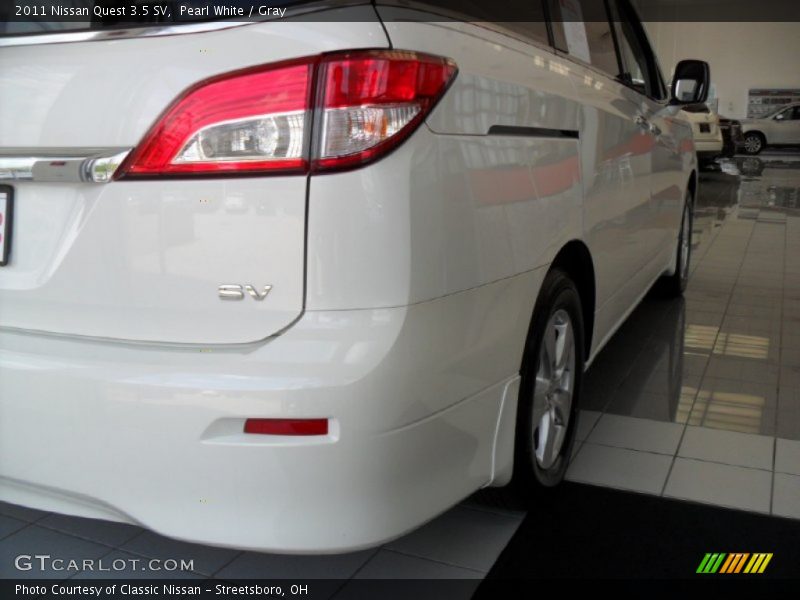 Pearl White / Gray 2011 Nissan Quest 3.5 SV