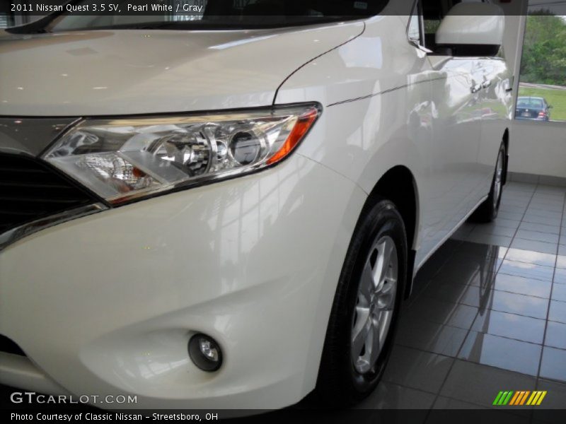 Pearl White / Gray 2011 Nissan Quest 3.5 SV
