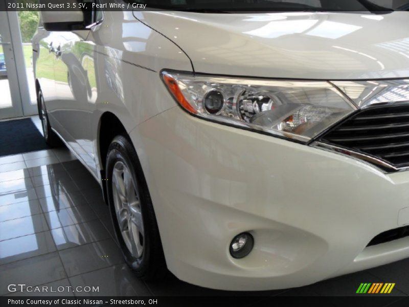 Pearl White / Gray 2011 Nissan Quest 3.5 SV