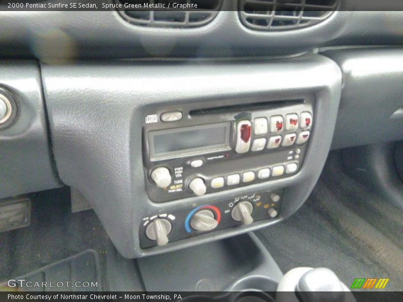 Controls of 2000 Sunfire SE Sedan