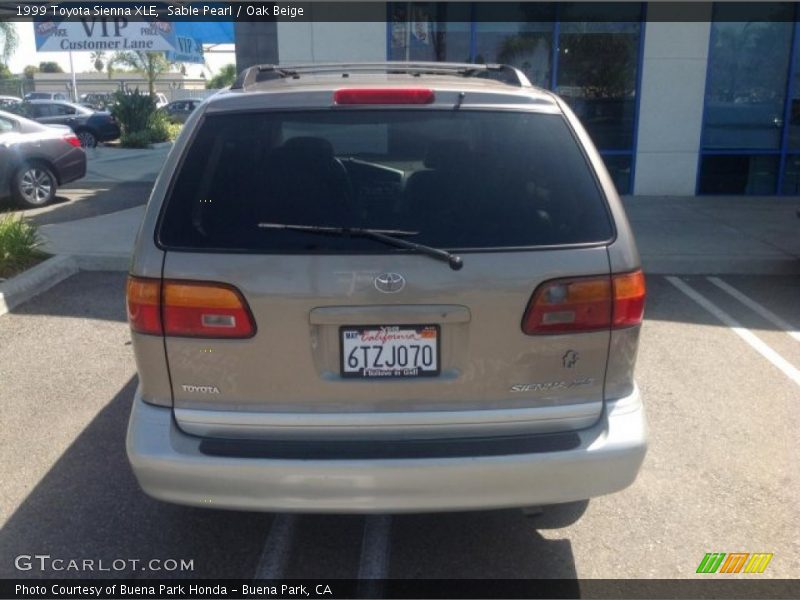 Sable Pearl / Oak Beige 1999 Toyota Sienna XLE