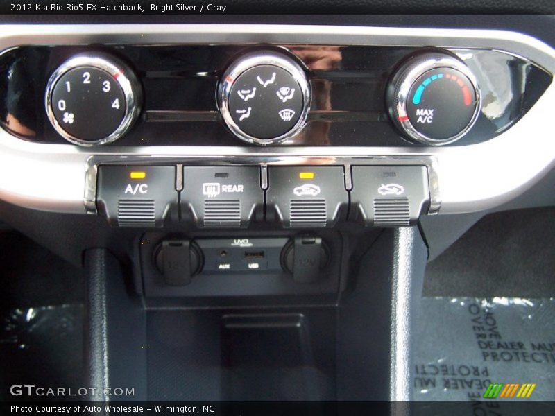 Controls of 2012 Rio Rio5 EX Hatchback