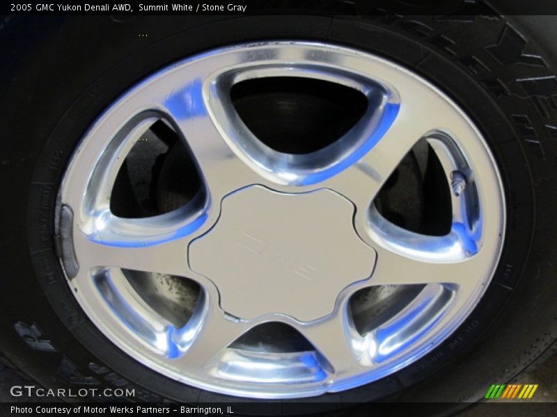 Summit White / Stone Gray 2005 GMC Yukon Denali AWD