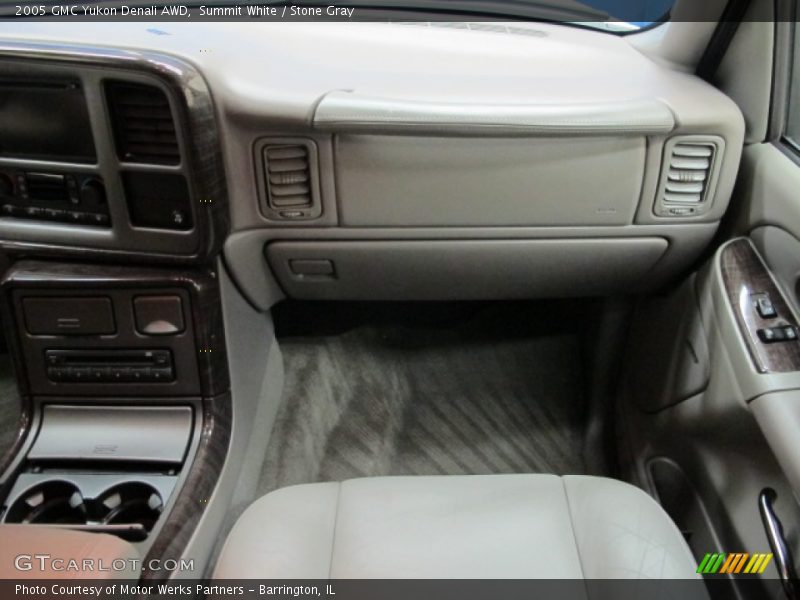 Summit White / Stone Gray 2005 GMC Yukon Denali AWD
