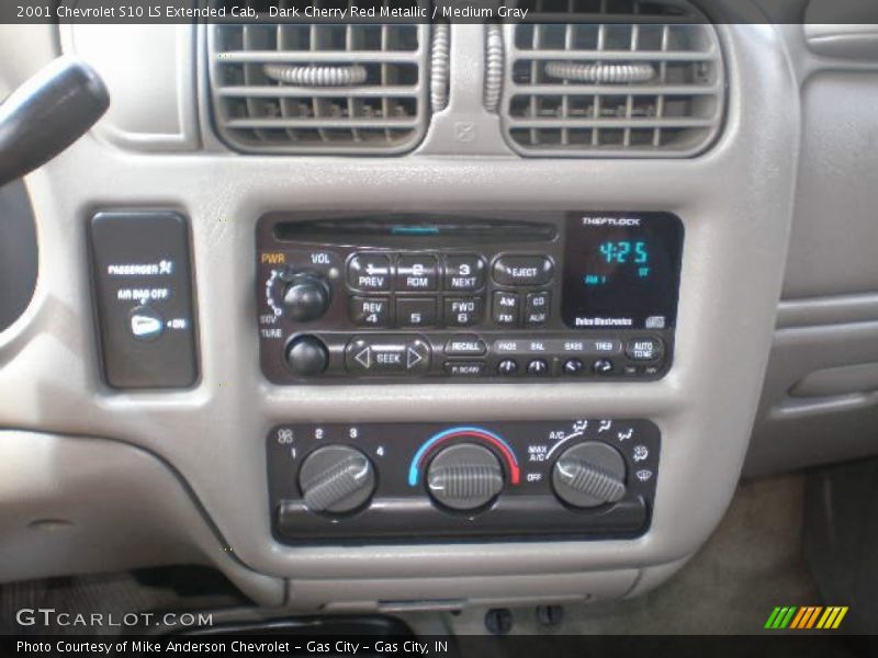 Dark Cherry Red Metallic / Medium Gray 2001 Chevrolet S10 LS Extended Cab