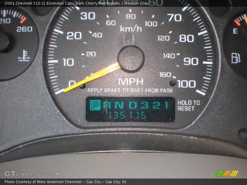 Dark Cherry Red Metallic / Medium Gray 2001 Chevrolet S10 LS Extended Cab