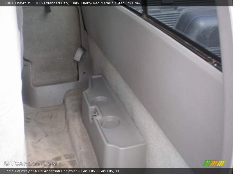 Dark Cherry Red Metallic / Medium Gray 2001 Chevrolet S10 LS Extended Cab