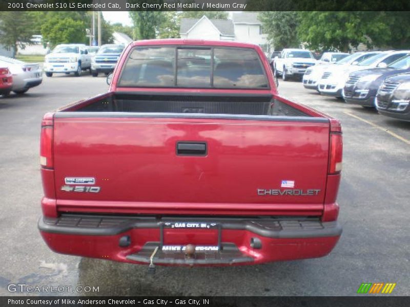 Dark Cherry Red Metallic / Medium Gray 2001 Chevrolet S10 LS Extended Cab