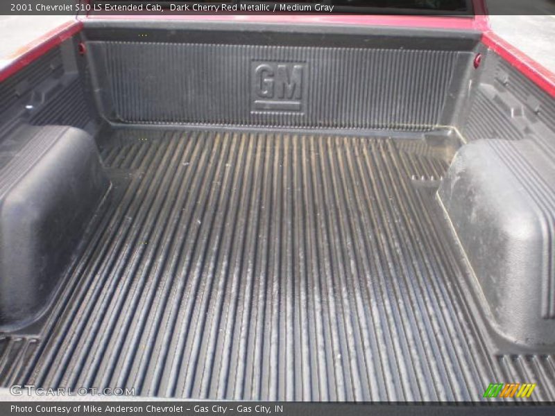 Dark Cherry Red Metallic / Medium Gray 2001 Chevrolet S10 LS Extended Cab