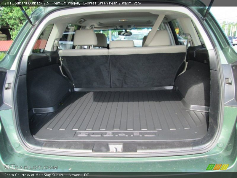  2011 Outback 2.5i Premium Wagon Trunk