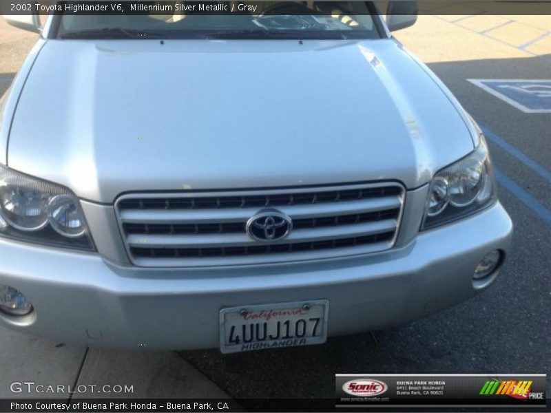 Millennium Silver Metallic / Gray 2002 Toyota Highlander V6
