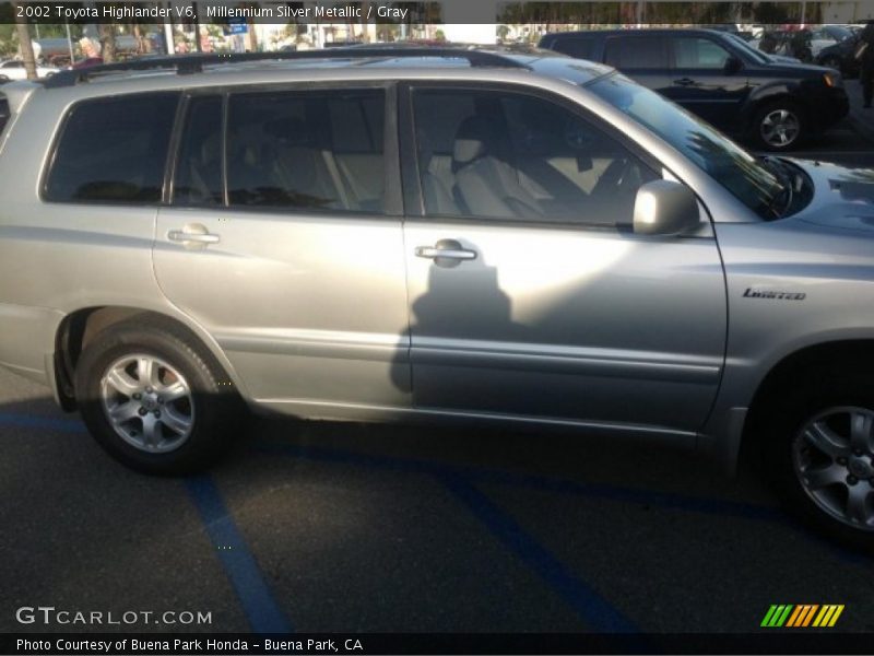 Millennium Silver Metallic / Gray 2002 Toyota Highlander V6