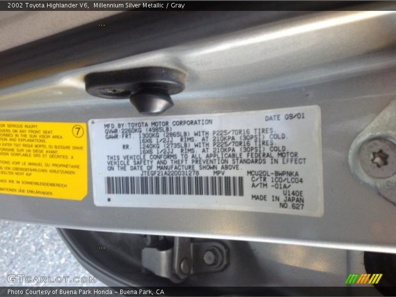 Millennium Silver Metallic / Gray 2002 Toyota Highlander V6