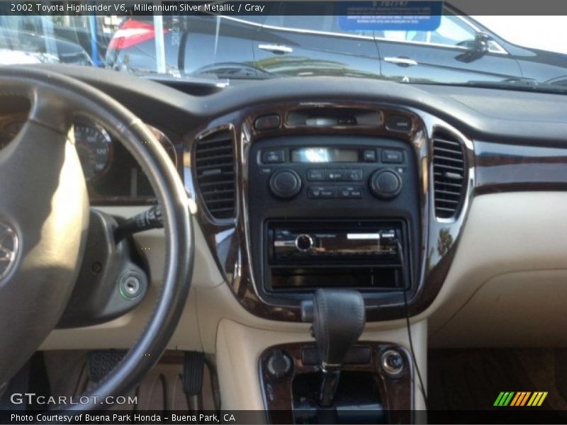 Millennium Silver Metallic / Gray 2002 Toyota Highlander V6