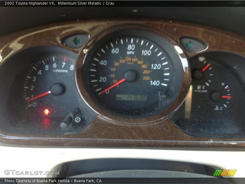 Millennium Silver Metallic / Gray 2002 Toyota Highlander V6
